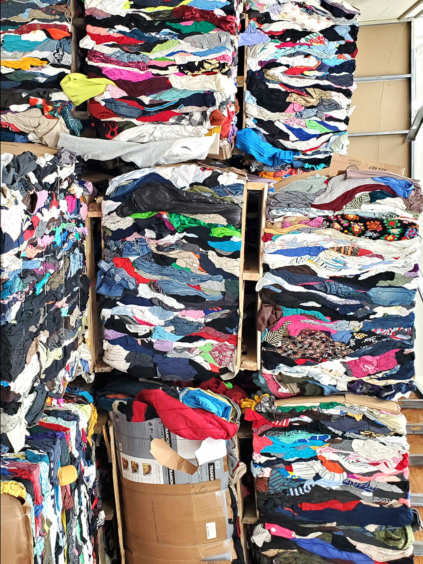 Buy & Sell Used Clothing in Bulk